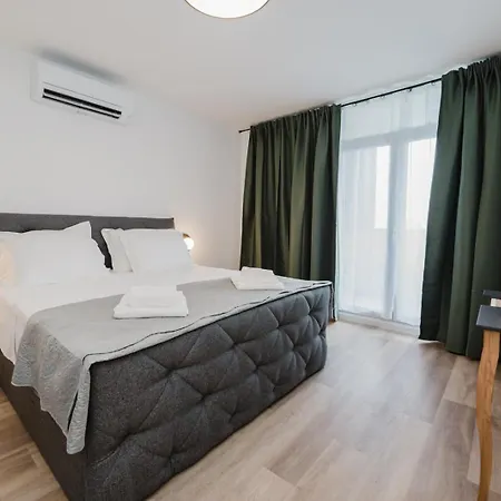 Koi Deluxe, Urban Two Bedroom Oasis * 斯普利特