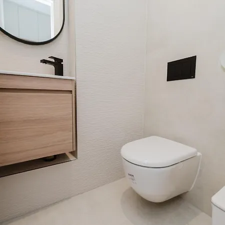 公寓 Koi Deluxe, Urban Two Bedroom Oasis *