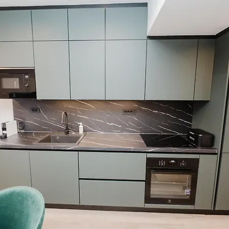 Appartement Koi Deluxe, Urban Two Bedroom Oasis