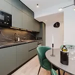 Koi Deluxe, Urban Two Bedroom Oasis Apartman *