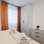 Apartman Koi Deluxe, Urban Two Bedroom Oasis