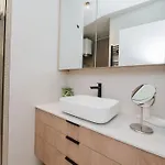 Koi Deluxe, Urban Two Bedroom Oasis Apartman *