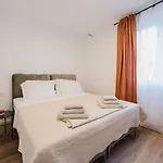 Apartman Koi Deluxe, Urban Two Bedroom Oasis